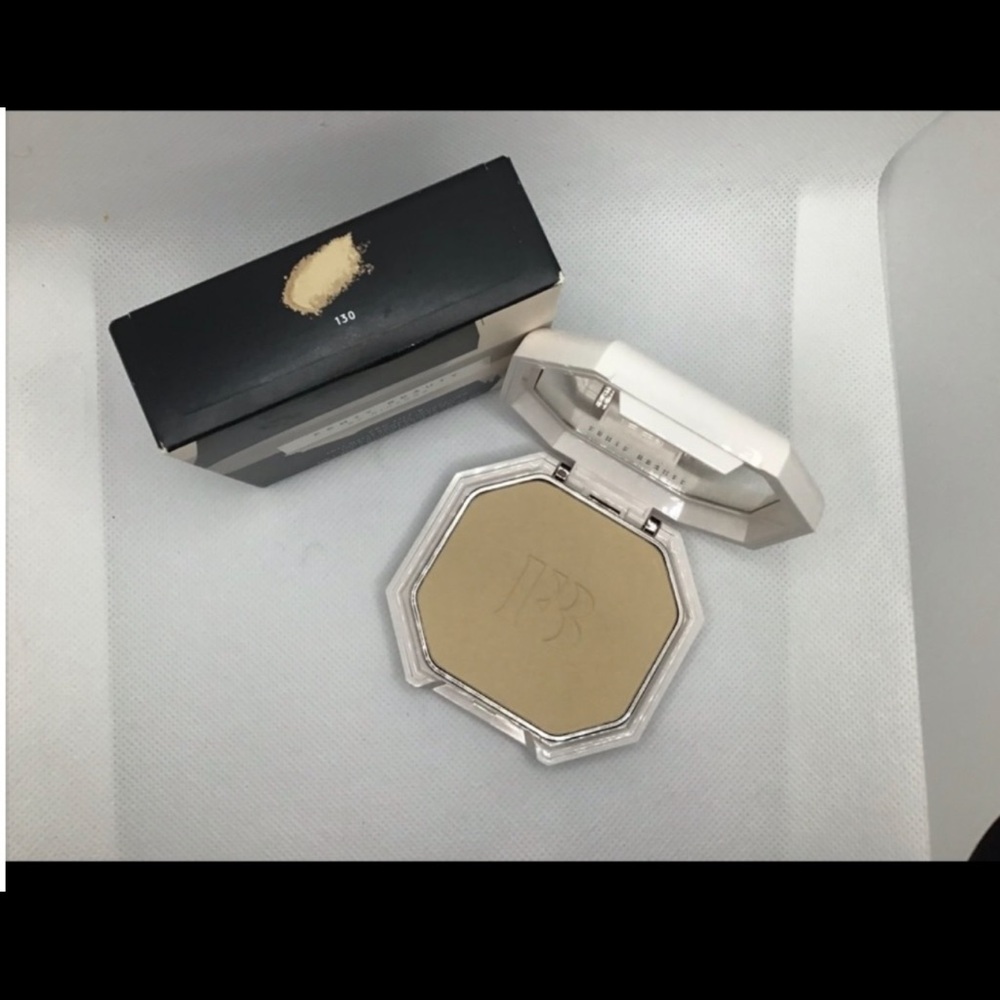 Fenty #130 Beauty Soft Matte Powder Foundation #130